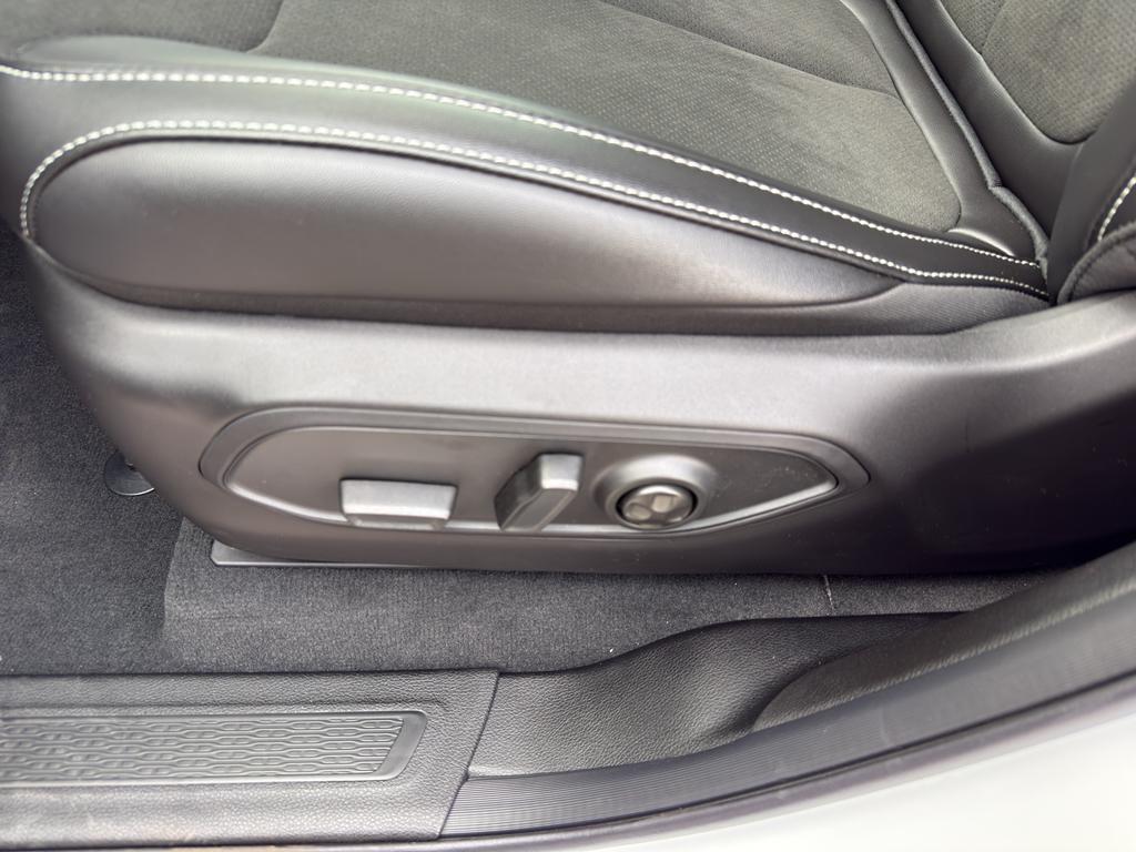 new 2025 Jeep Grand Cherokee car, priced at $45,567