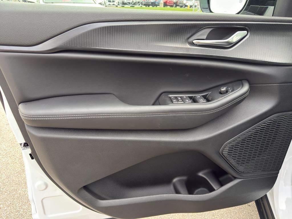 new 2025 Jeep Grand Cherokee car, priced at $45,567