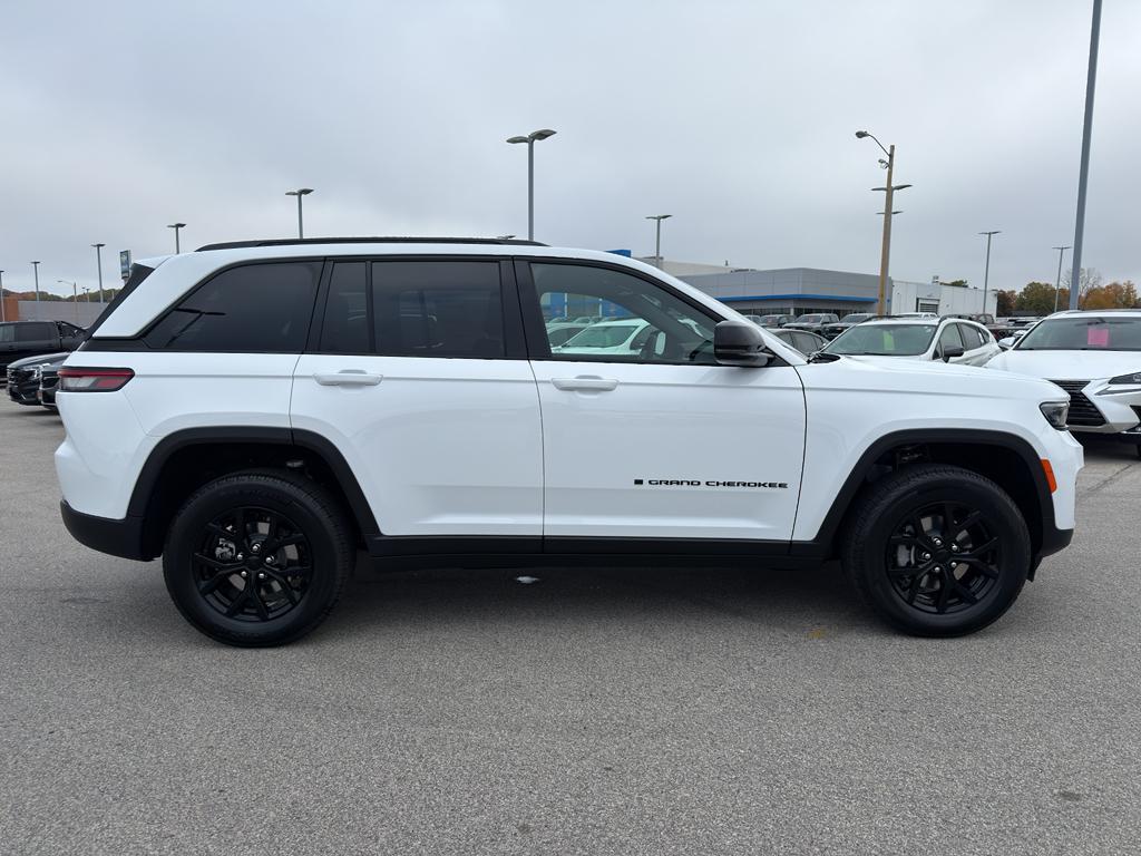 new 2025 Jeep Grand Cherokee car, priced at $45,567