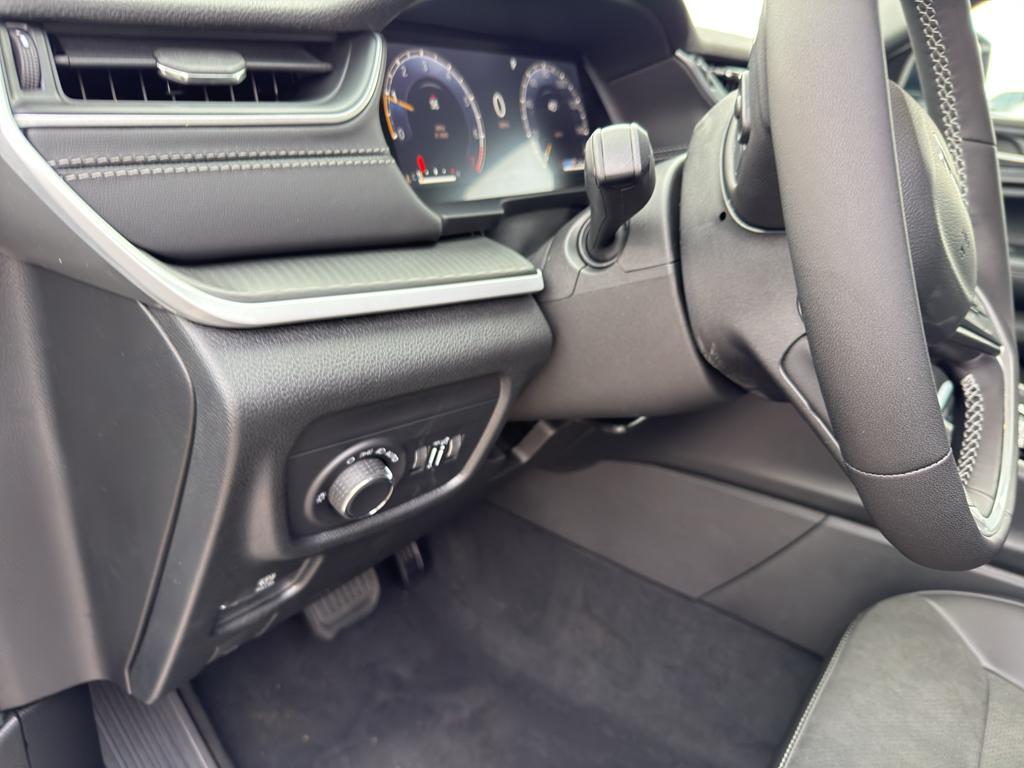 new 2025 Jeep Grand Cherokee car, priced at $45,567