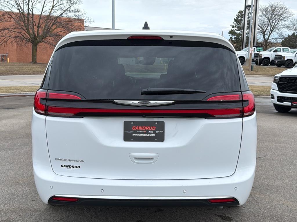 new 2025 Chrysler Pacifica car, priced at $43,427