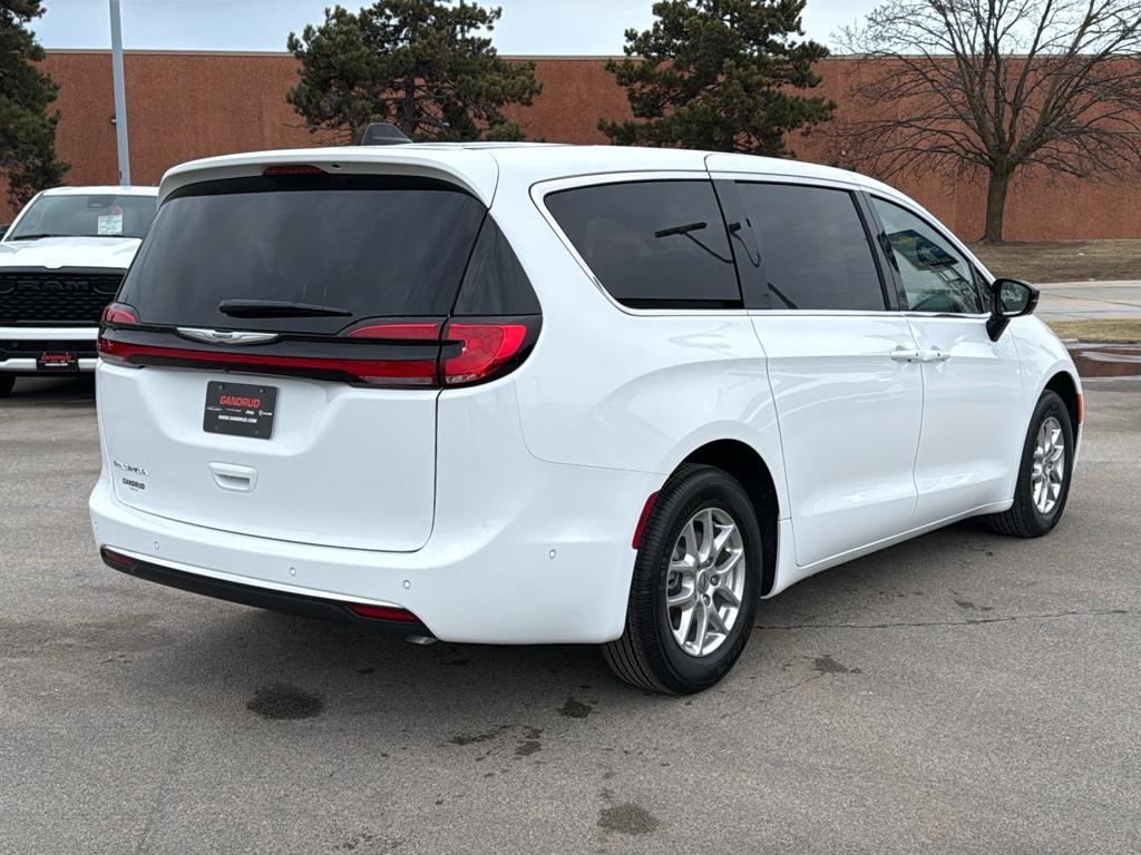 new 2025 Chrysler Pacifica car, priced at $43,427