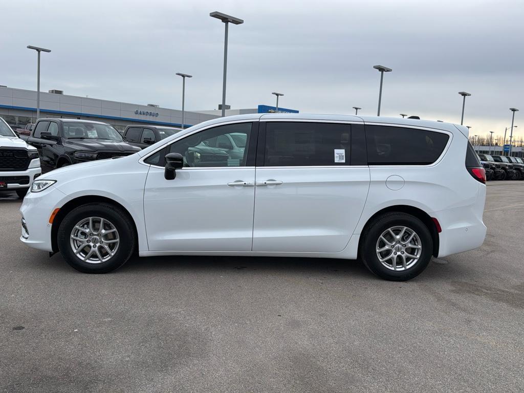 new 2025 Chrysler Pacifica car, priced at $43,427