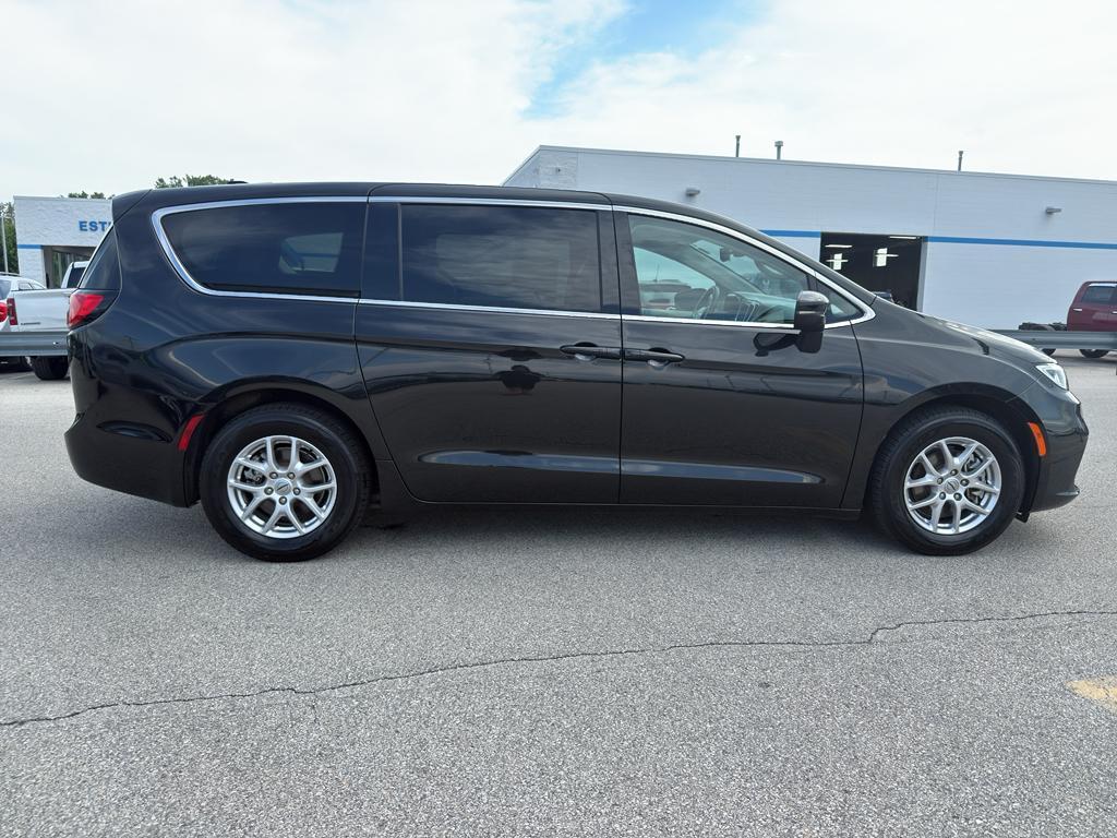 used 2023 Chrysler Pacifica car, priced at $29,995