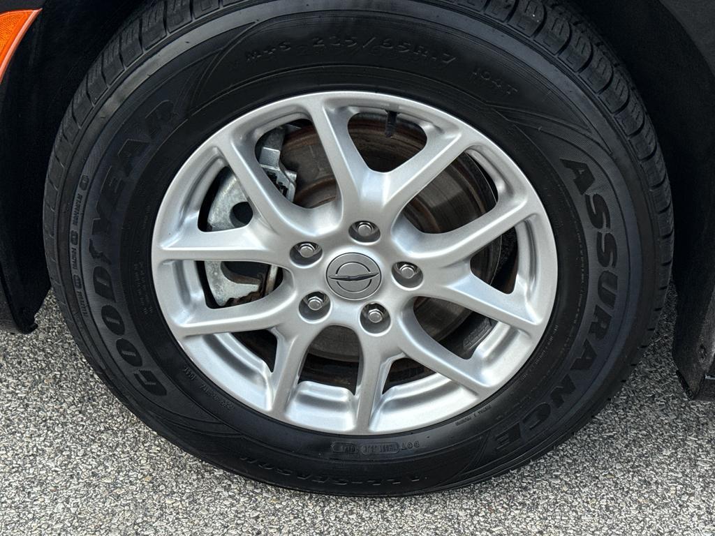 used 2023 Chrysler Pacifica car, priced at $29,995