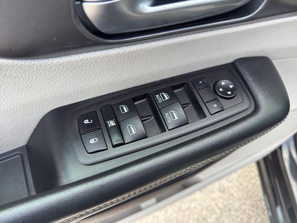used 2023 Chrysler Pacifica car, priced at $29,995