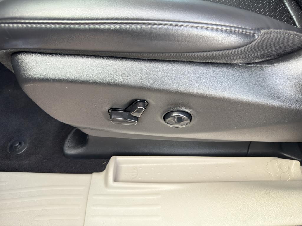 used 2023 Chrysler Pacifica car, priced at $29,995