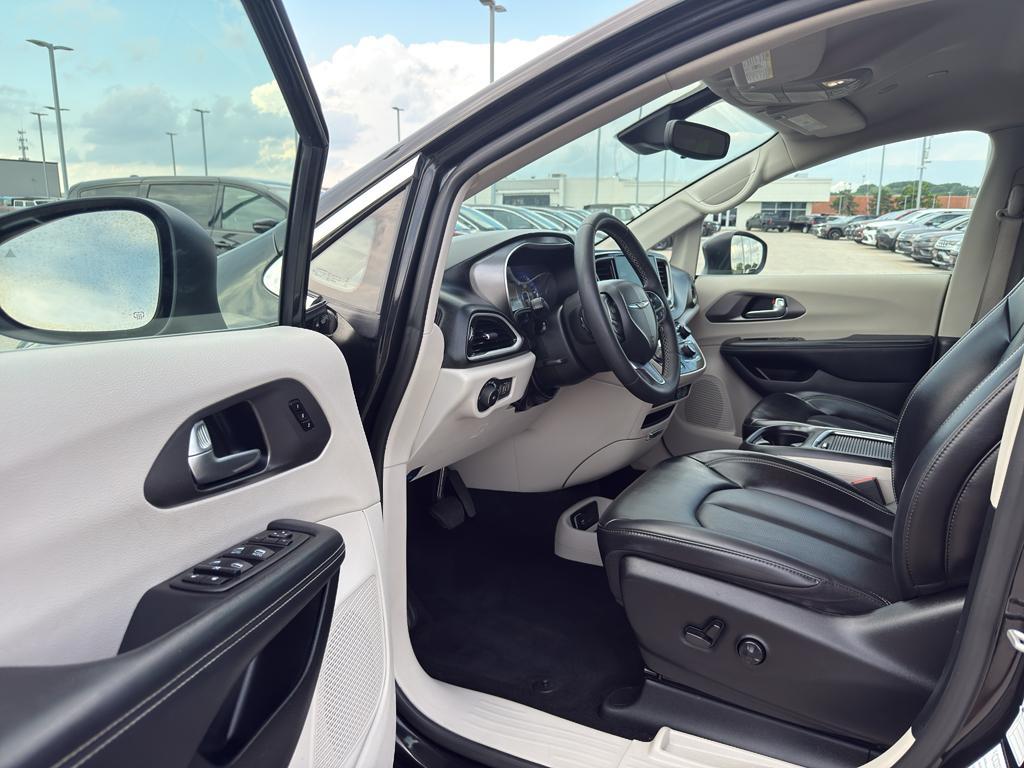 used 2023 Chrysler Pacifica car, priced at $29,995