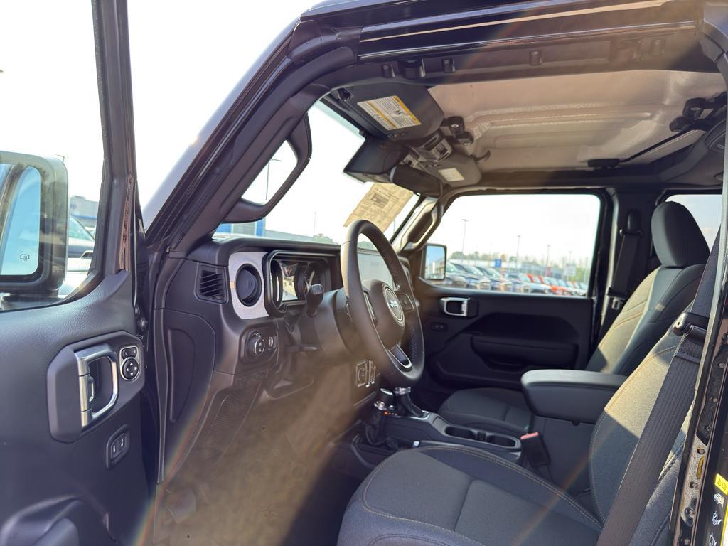 new 2025 Jeep Gladiator car, priced at $46,823