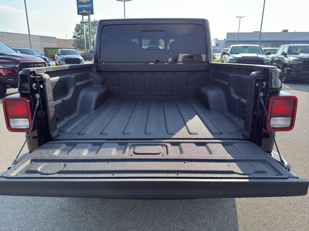 new 2025 Jeep Gladiator car, priced at $46,823
