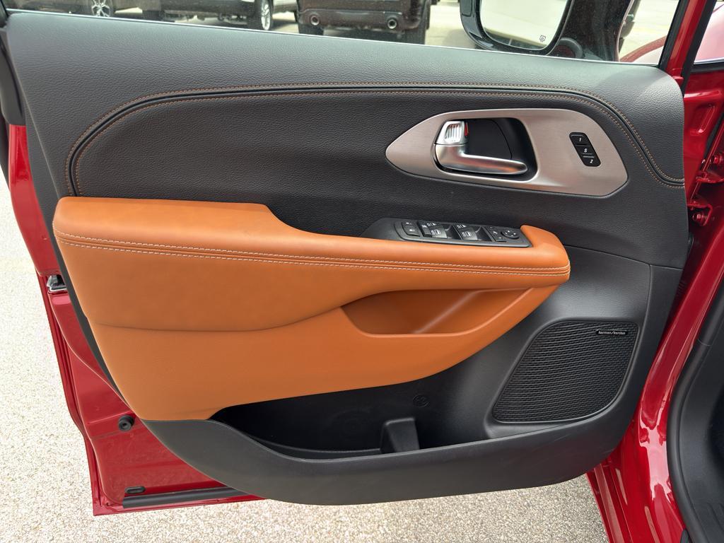 new 2025 Chrysler Pacifica car, priced at $57,920