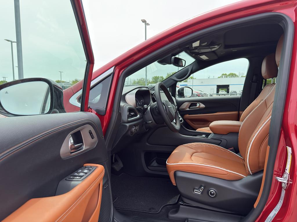 new 2025 Chrysler Pacifica car, priced at $57,920