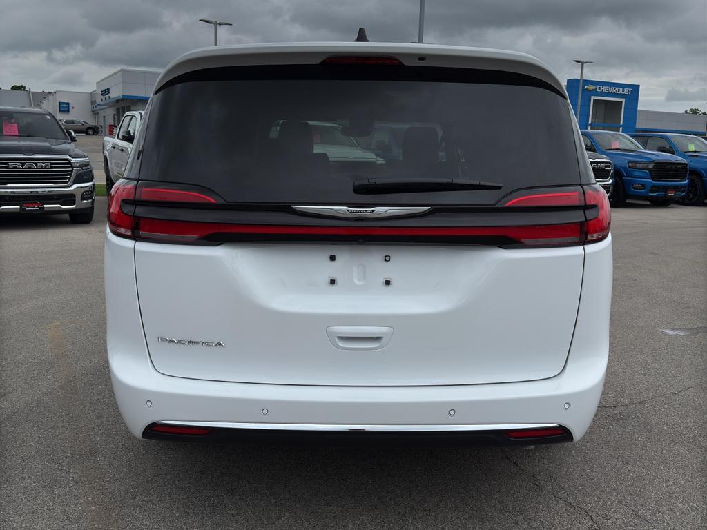 new 2025 Chrysler Pacifica car, priced at $42,625