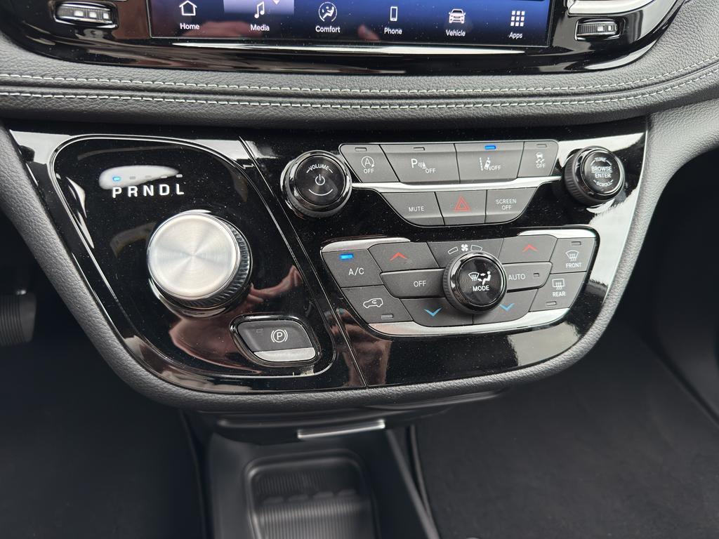 new 2025 Chrysler Pacifica car, priced at $42,625