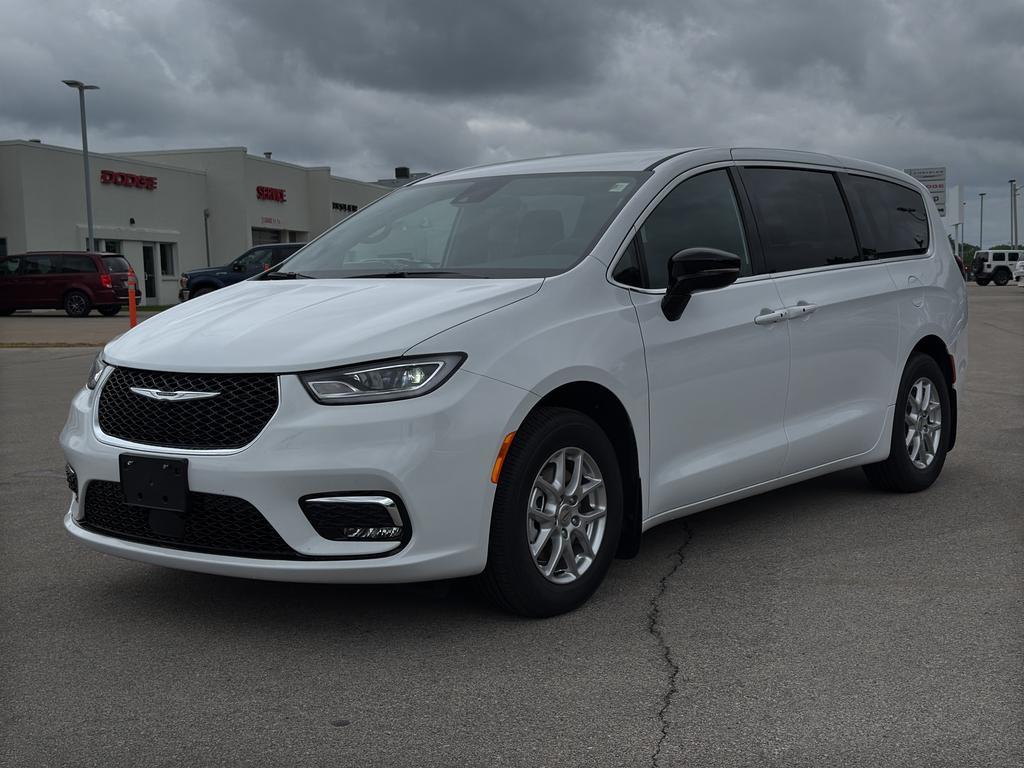 new 2025 Chrysler Pacifica car, priced at $42,625