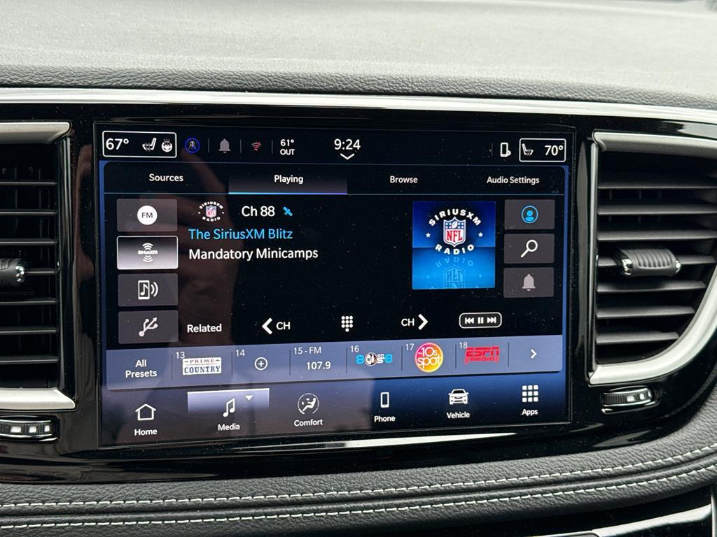 new 2025 Chrysler Pacifica car, priced at $42,625
