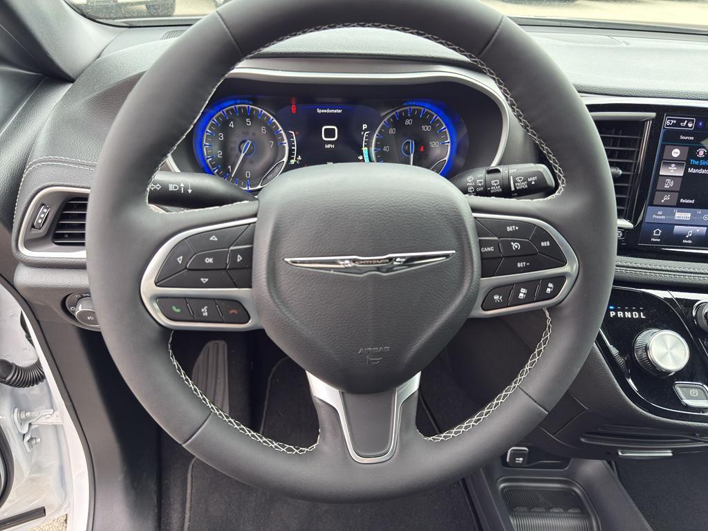 new 2025 Chrysler Pacifica car, priced at $42,625