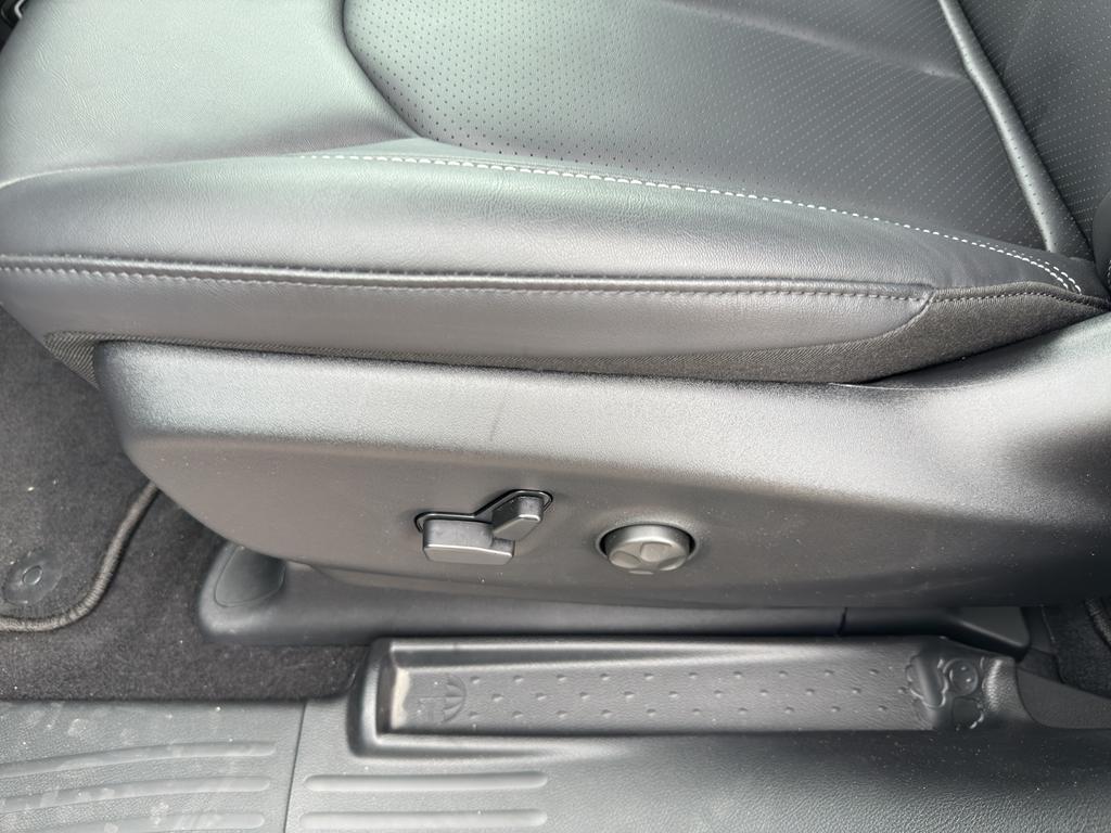 new 2025 Chrysler Pacifica car, priced at $42,625