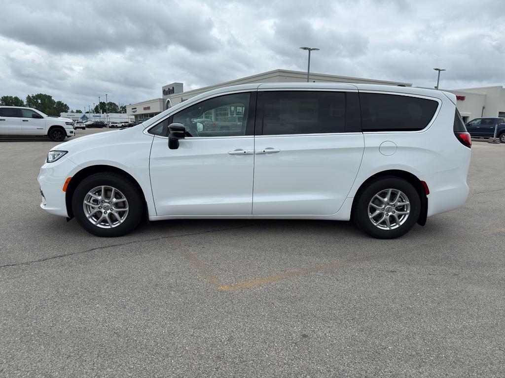 new 2025 Chrysler Pacifica car, priced at $42,625