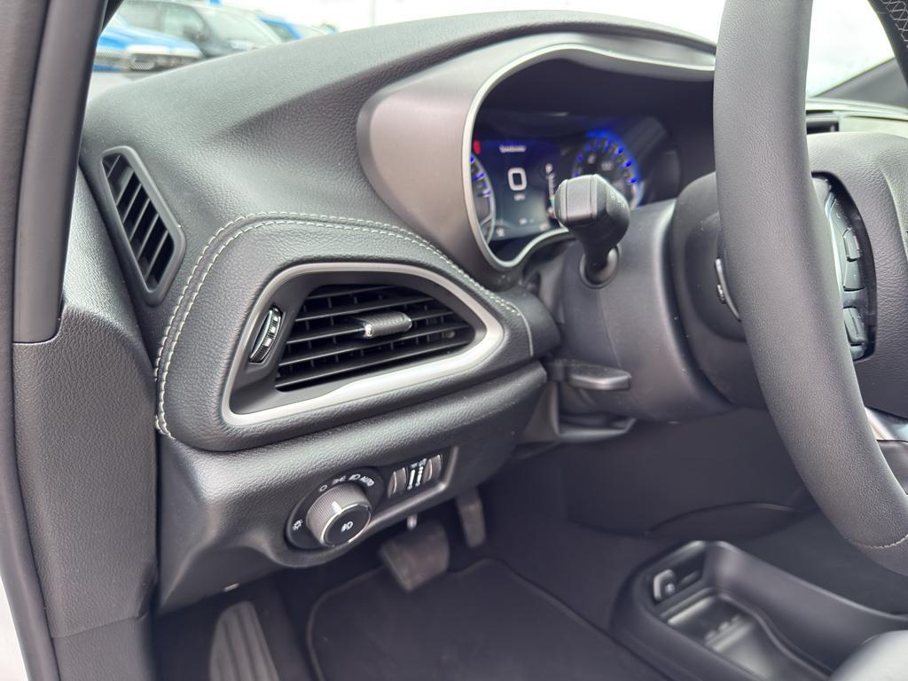 new 2025 Chrysler Pacifica car, priced at $42,625