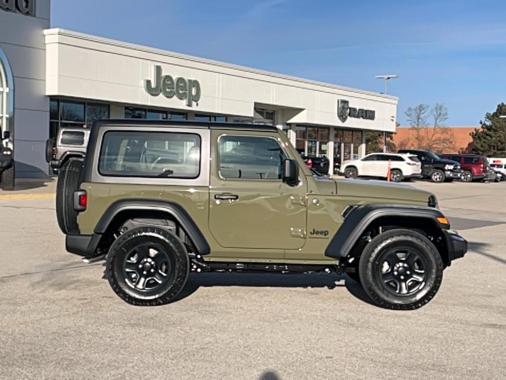 new 2025 Jeep Wrangler car, priced at $38,774