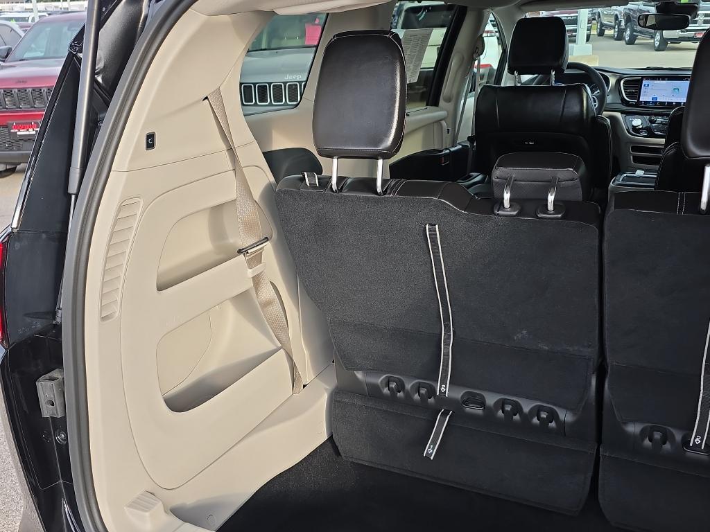 used 2024 Chrysler Pacifica car, priced at $34,995