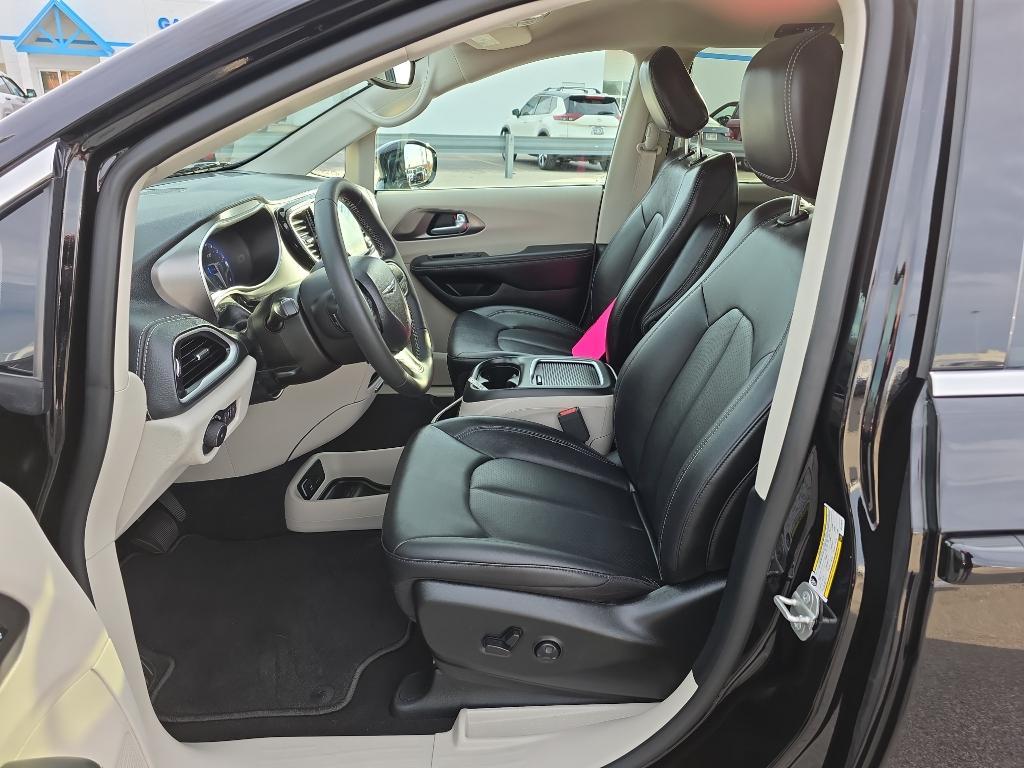 used 2024 Chrysler Pacifica car, priced at $34,995