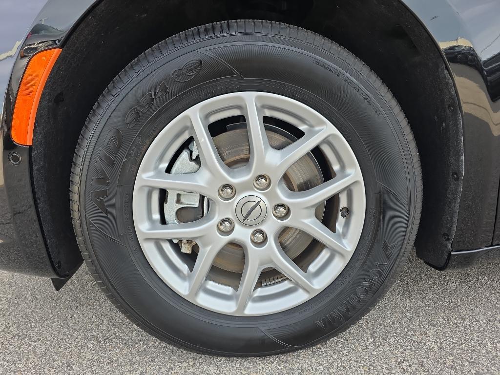 used 2024 Chrysler Pacifica car, priced at $34,995