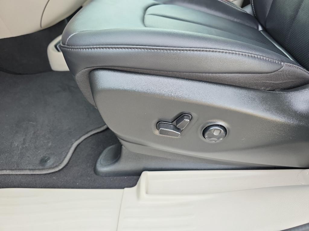 used 2024 Chrysler Pacifica car, priced at $34,995