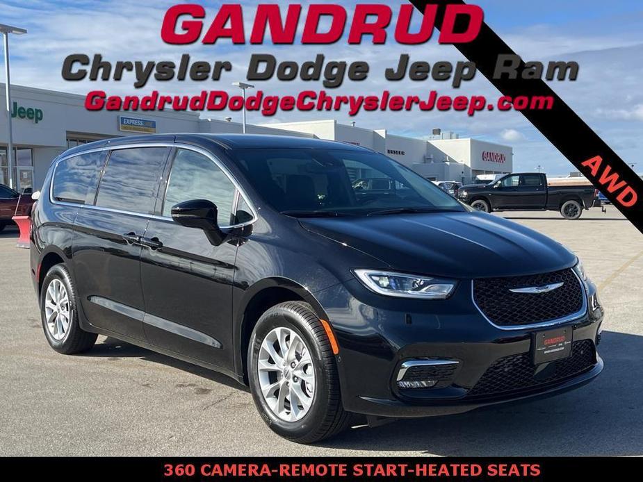 new 2025 Chrysler Pacifica car, priced at $47,345