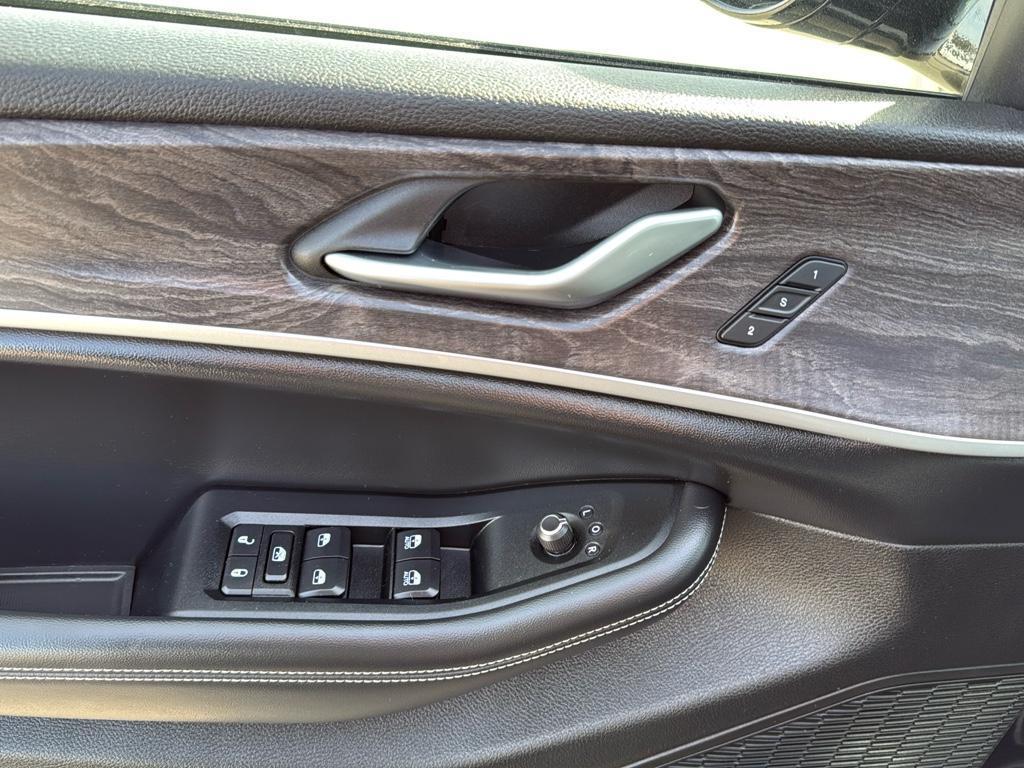 used 2023 Jeep Grand Cherokee car, priced at $35,695