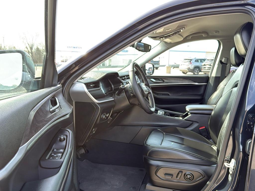 used 2023 Jeep Grand Cherokee car, priced at $35,695