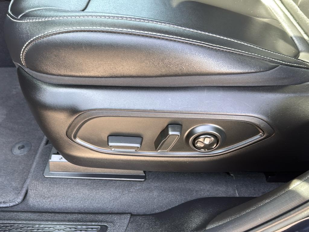 used 2023 Jeep Grand Cherokee car, priced at $35,695