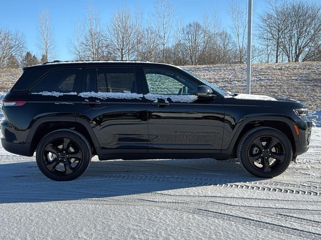 new 2025 Jeep Grand Cherokee car, priced at $47,759