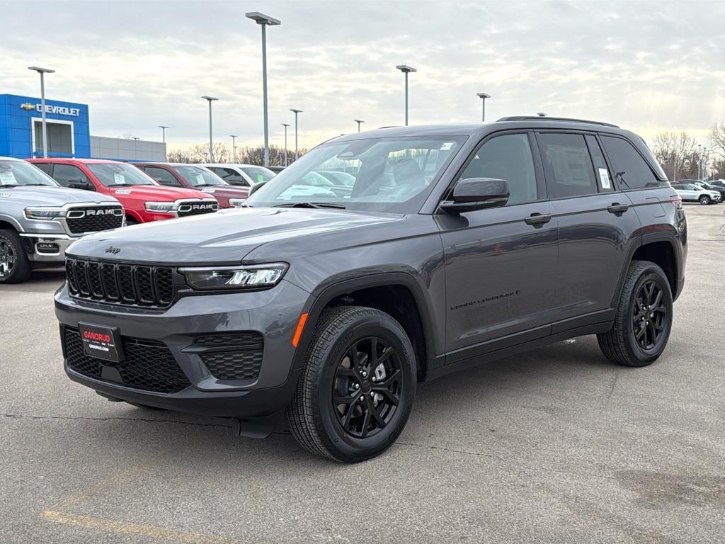 new 2025 Jeep Grand Cherokee car, priced at $45,279