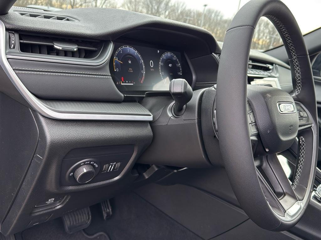 new 2025 Jeep Grand Cherokee car, priced at $45,279