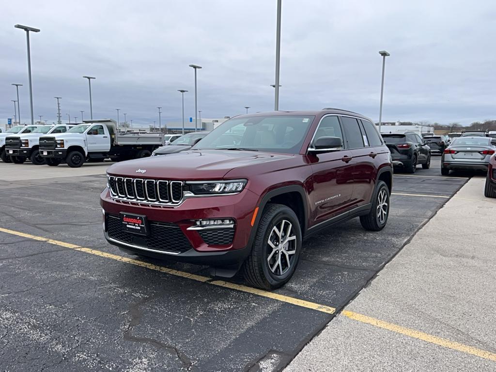 new 2025 Jeep Grand Cherokee car, priced at $45,542