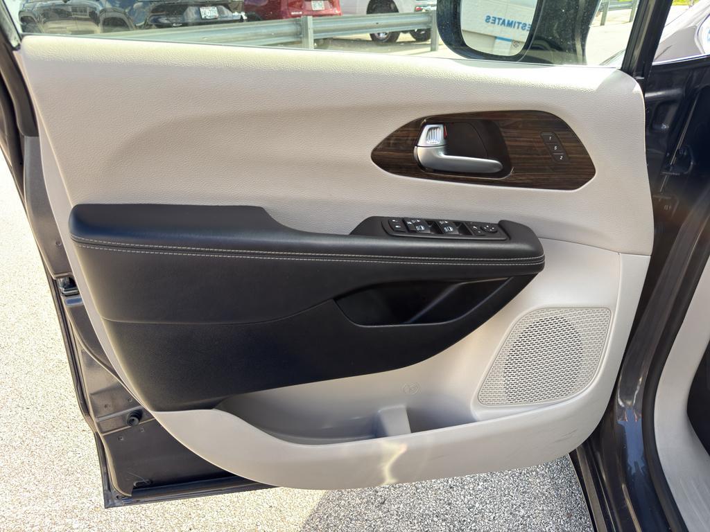 used 2023 Chrysler Pacifica car, priced at $30,295