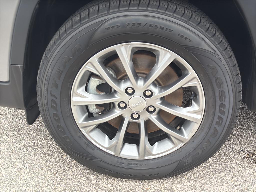 used 2021 Jeep Cherokee car, priced at $21,595