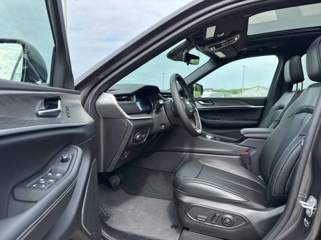 new 2025 Jeep Grand Cherokee L car, priced at $56,181