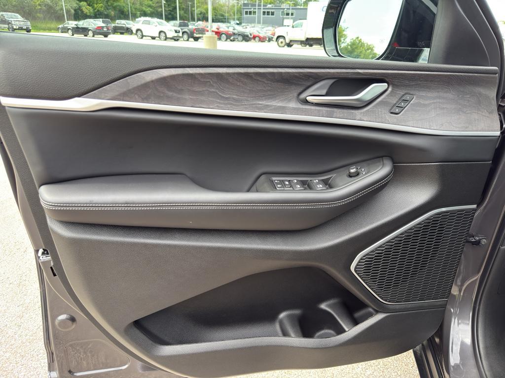 new 2025 Jeep Grand Cherokee L car, priced at $56,181