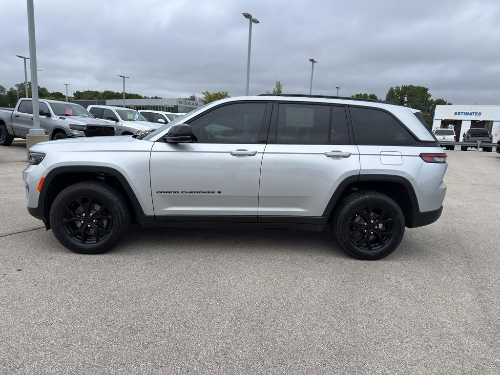 used 2024 Jeep Grand Cherokee car, priced at $31,995