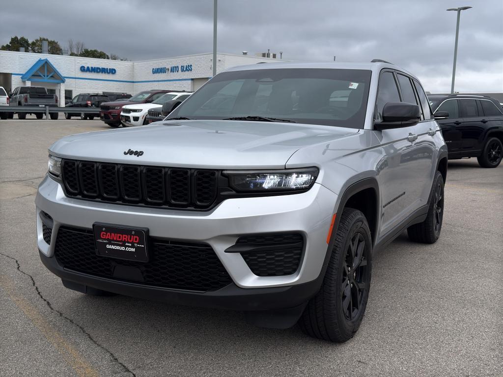 used 2024 Jeep Grand Cherokee car, priced at $31,995