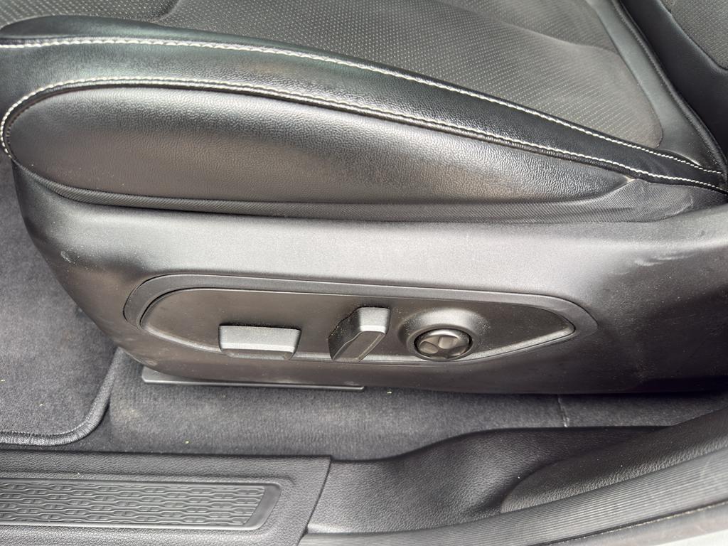 used 2024 Jeep Grand Cherokee car, priced at $31,995