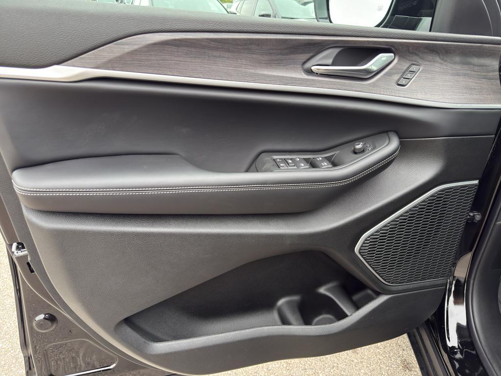 new 2025 Jeep Grand Cherokee L car, priced at $58,259