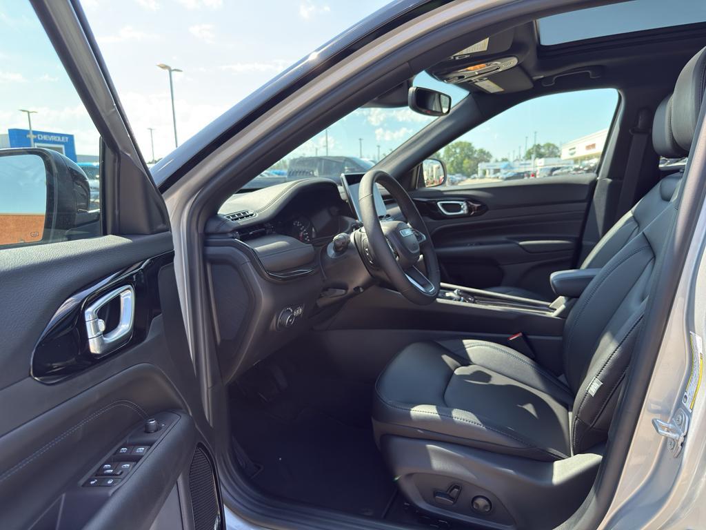 new 2025 Jeep Compass car, priced at $39,051