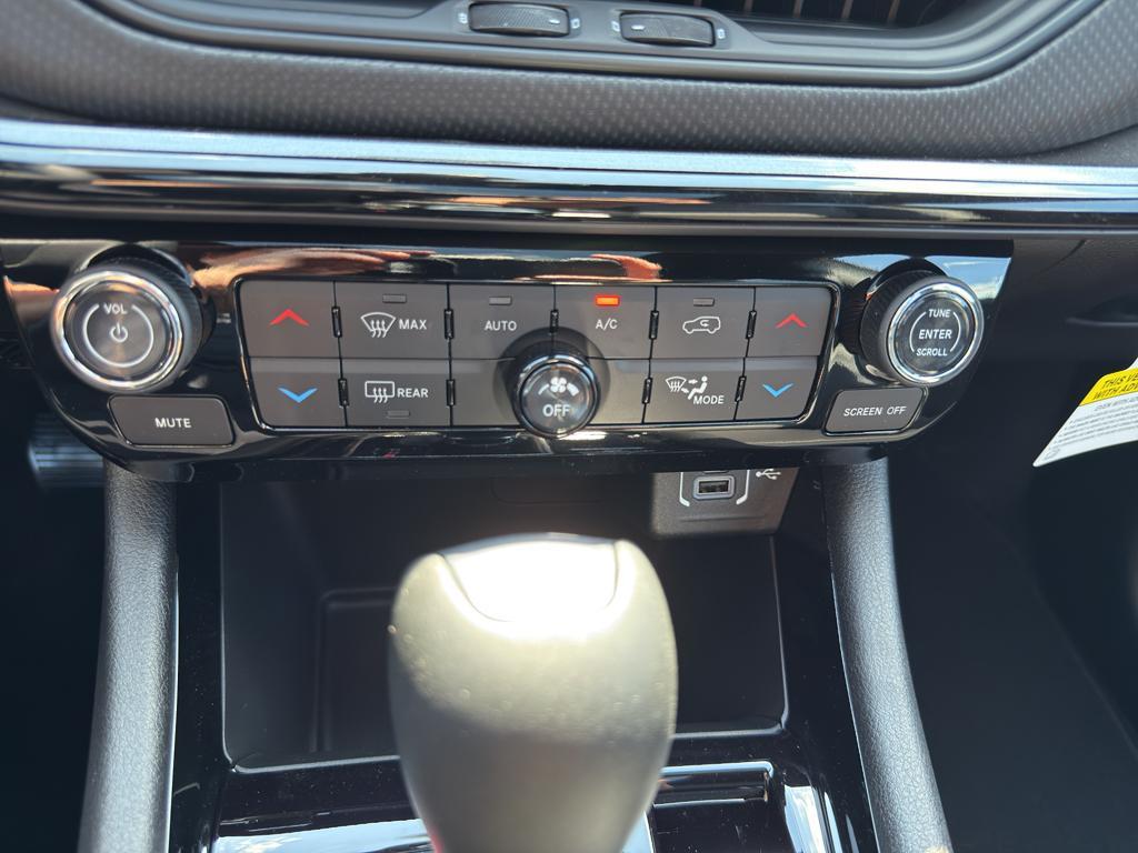 new 2025 Jeep Compass car, priced at $39,051