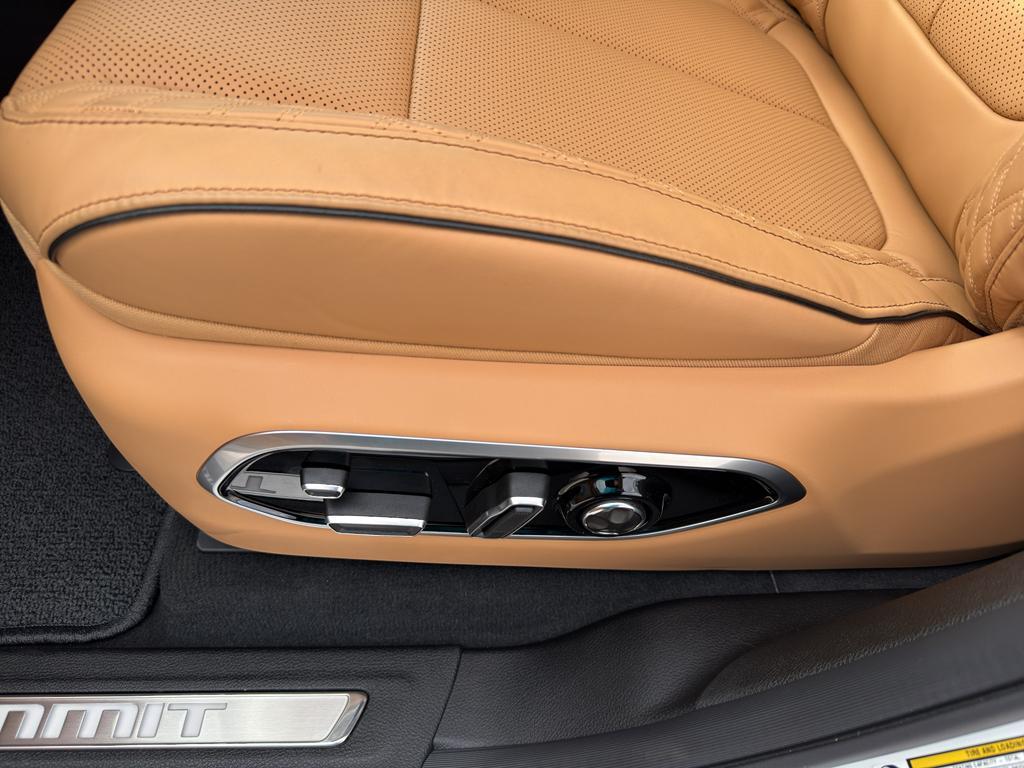 new 2025 Jeep Grand Cherokee car, priced at $66,638