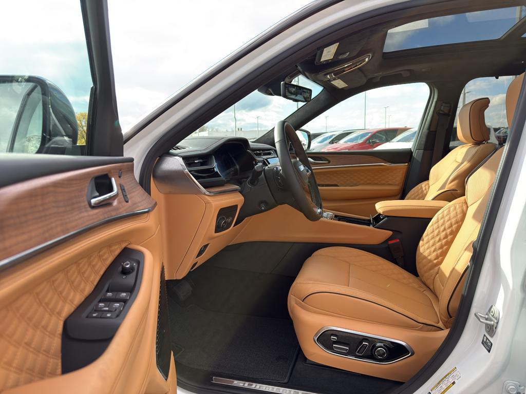 new 2025 Jeep Grand Cherokee car, priced at $66,638