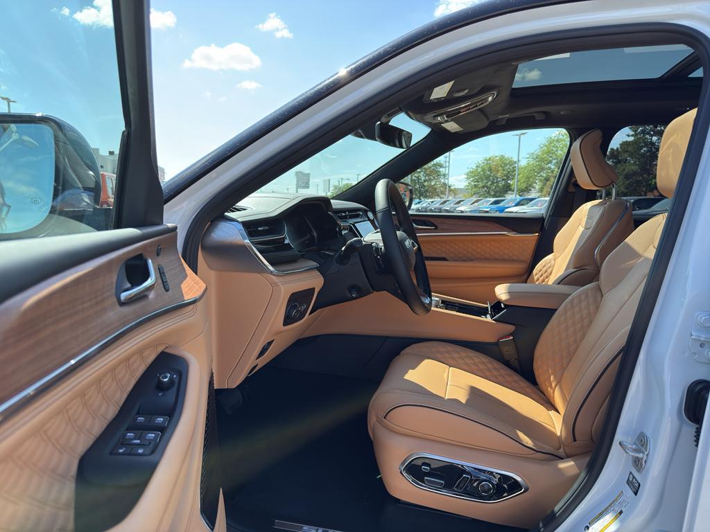 new 2025 Jeep Grand Cherokee car, priced at $65,310